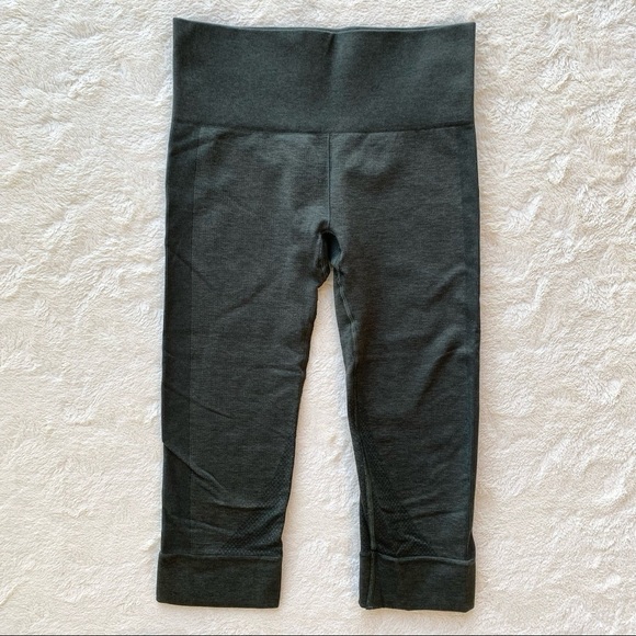 lululemon athletica Pants - Lululemon olive green seamless crop leggings 4